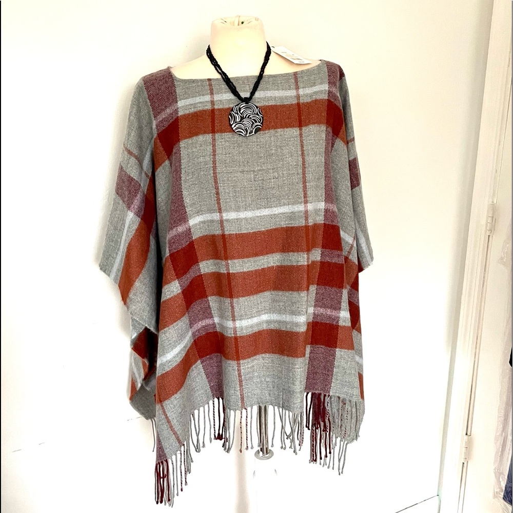 - NWT ,,A new day “ poncho and necklace